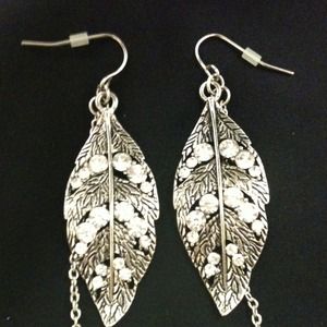 ❌SOLD❌Silver Leaf Earrings