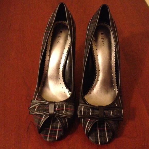 Open toes grey plaid heels - Picture 2 of 3