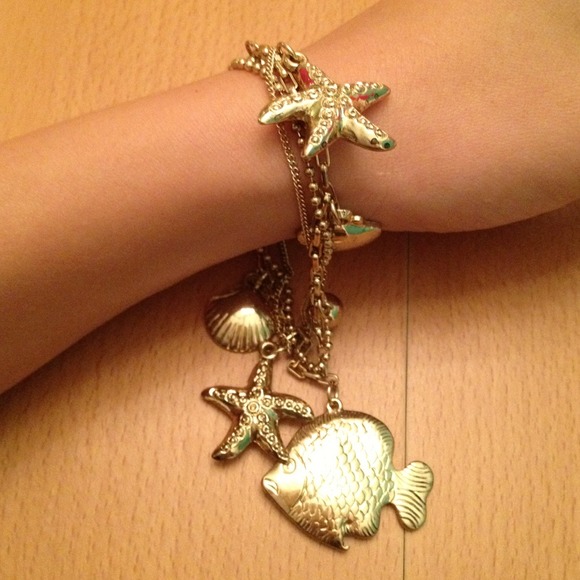 🌈SOLD🌈 gold tone starfish/fish/shell bracelet.