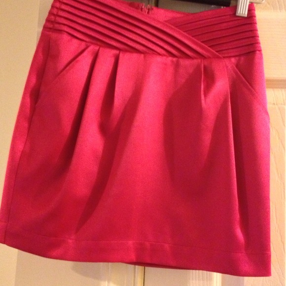SOLD!!!! ✅Arden B. fuschia skirt. XS