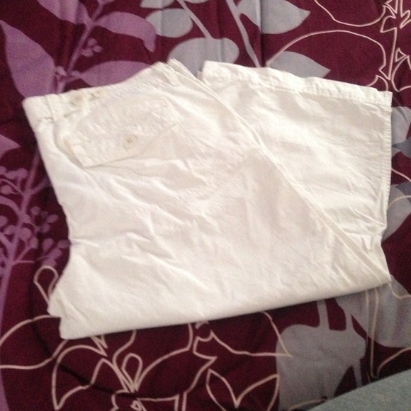 💢SOLD💢 White Capri