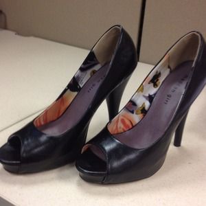 Madden Girl 5" heel Pumps