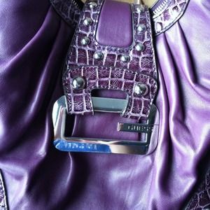 💢SOLD IN BUNDLE💢💜Guess Hobo Bag💜💜
