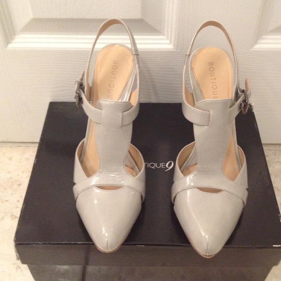👠SOLD🌟Boutique 9 light grey patent-leather pumps - Picture 2 of 4