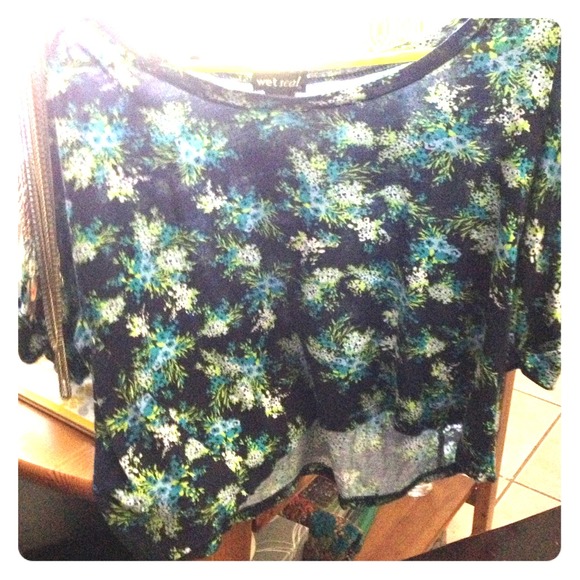 Cute wetseal shirt
