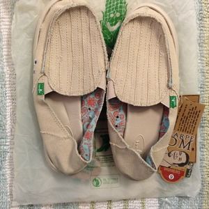 Brand new with tags Sanuk carpe sandals