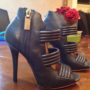 Sold! LAMB Gwen stefani peek through booties