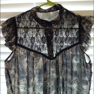 Lined tunic. Lace & chiffon-like. Very romantic!
