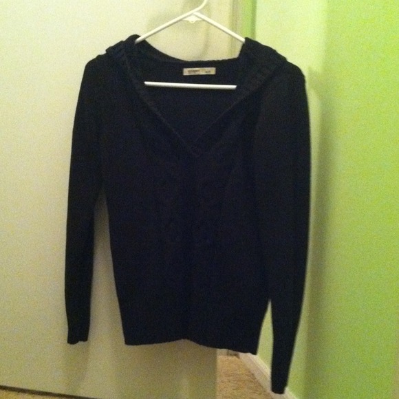Cutest black sweater! ❤😍