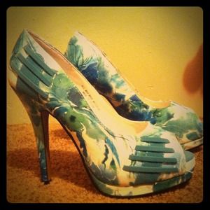 NBW wild rose pumps