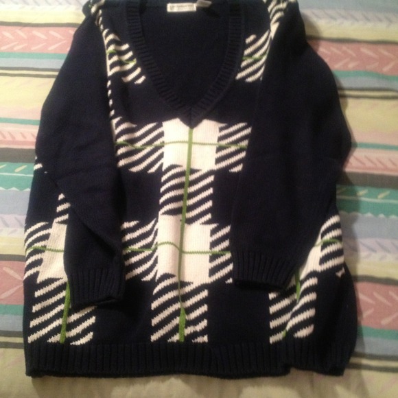 Liz Claiborne v neck sweater - Picture 3 of 3