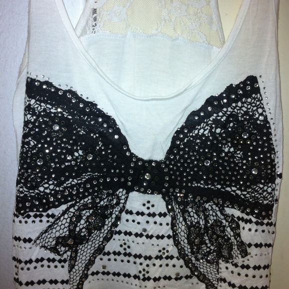 💢SOLD💢Bow tanktop - Picture 2 of 3