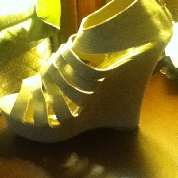 Side view of tan wedge