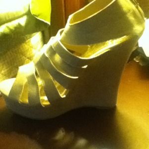 Side view of tan wedge