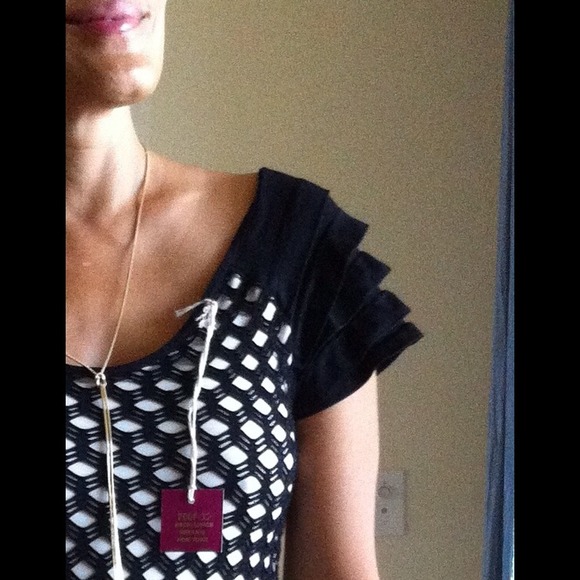 💯SOLD💯 Bundle Netted body fitting black dress - Picture 2 of 4