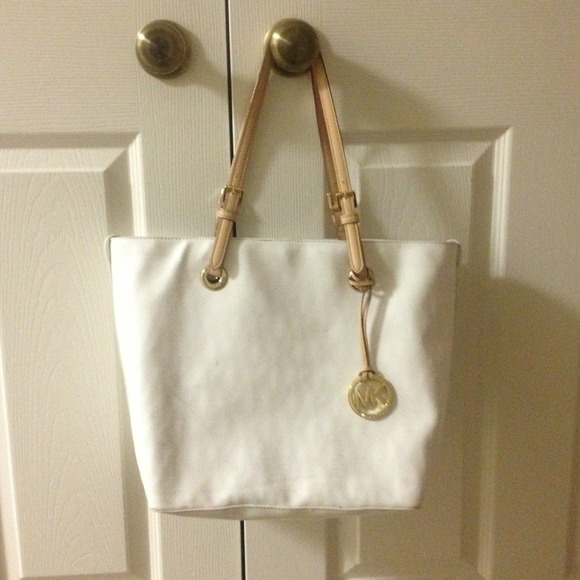 Authentic mk bag.been used couple of times only