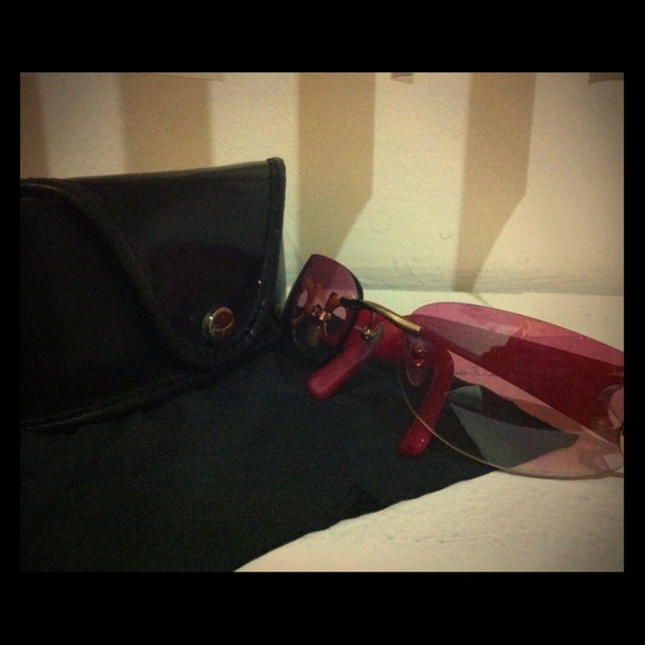 Ferragamo pink sunglasses:) - Picture 1 of 4