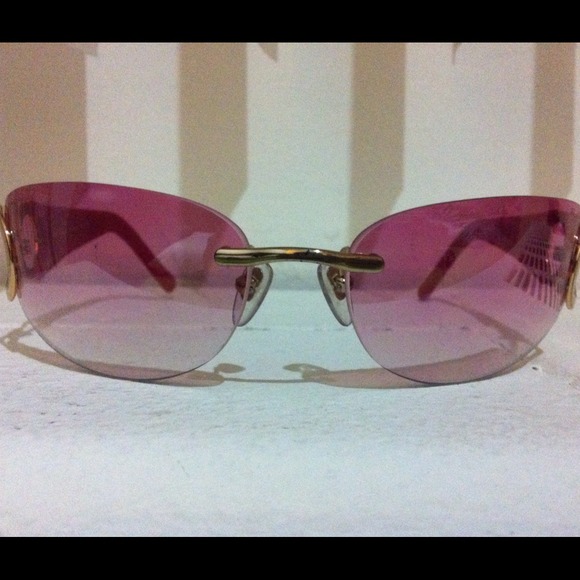 Ferragamo pink sunglasses:) - Picture 2 of 4
