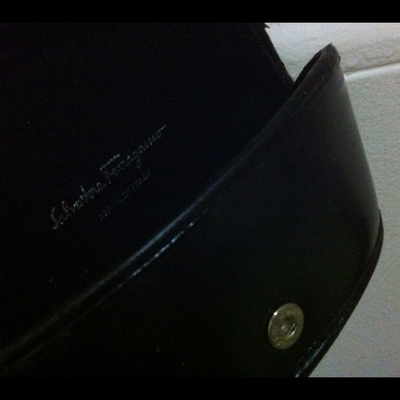 Ferragamo pink sunglasses:) - Picture 4 of 4