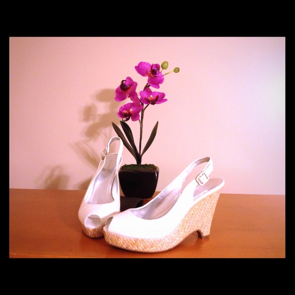 Banana Repubic Off- White Wedge Shoes