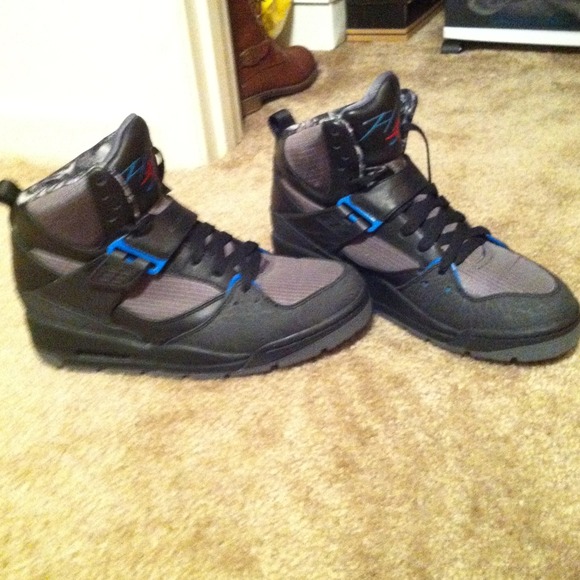REDUCED!! Mid top Jordan Trk shoes Authentic!!