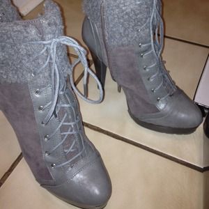 Reduced 🆕NEW NEW Grey booties