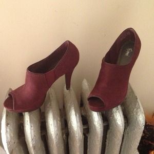 Burgundy high heel shoes