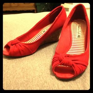 Red American Eagle Wedges