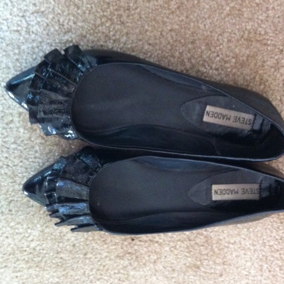 Steve Madden black patent flats - Picture 2 of 4