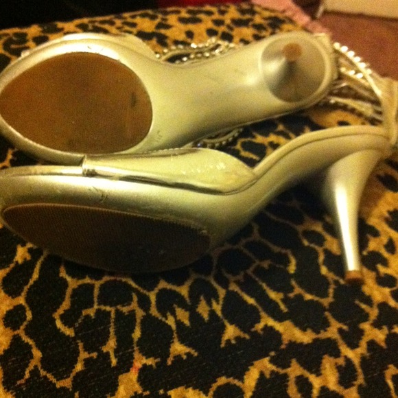 Silver shoes - Picture 3 of 4