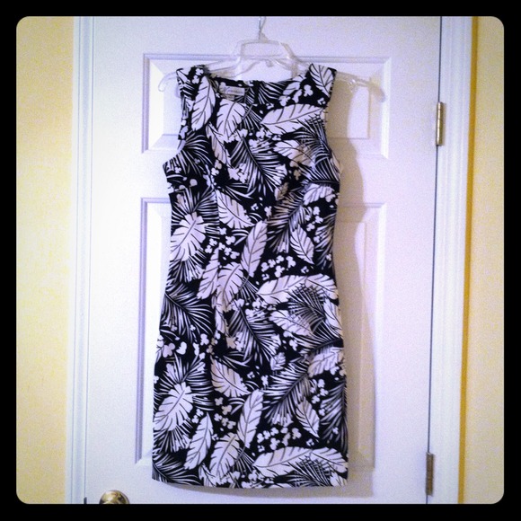 **SOLD** Black and White Floral Print Dress