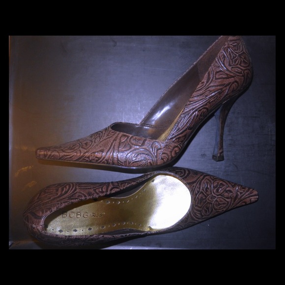 🚫SOLD🚫BCBGIRLS Chocolate Leather Detailed Pumps