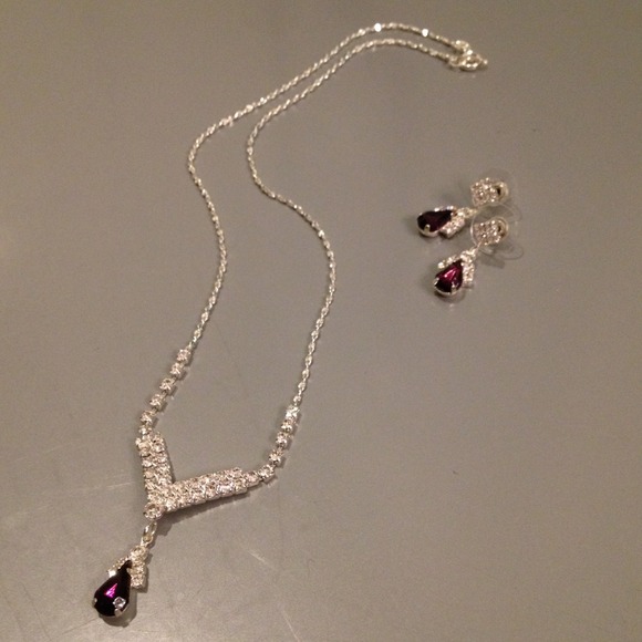 💢SOLD💢Purple & clear rhinestone necklace set