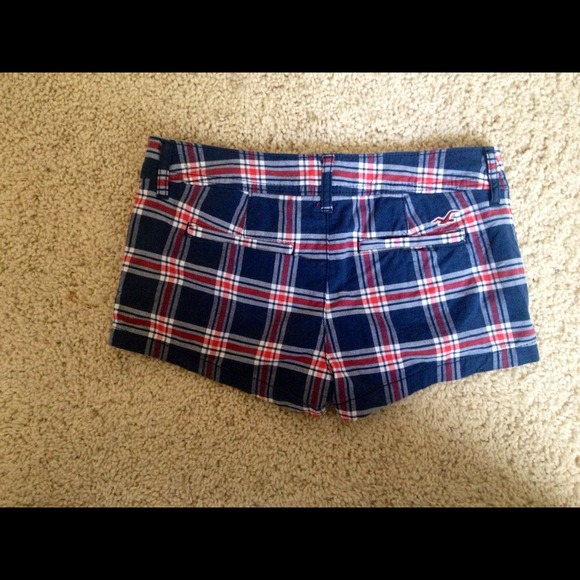 PLAID HOLLISTER SHORTS!!💗 - Picture 2 of 2