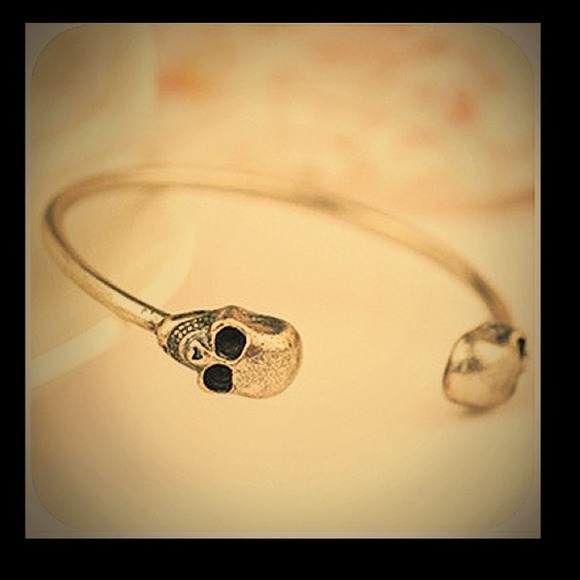 ✋❌SOLD Skull Cuff