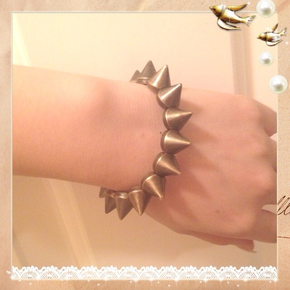 💛RESERVED💛 Awesomely cool spike bracelet💛