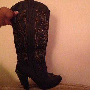 Size 10 extra tall cowgirl boots never worn