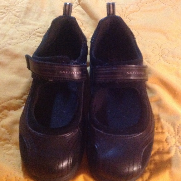 Hardly worn at all! Shape ups sneakers.