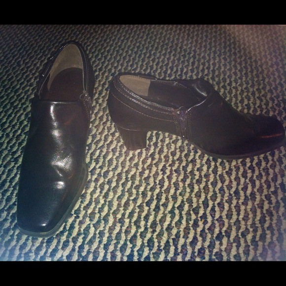👡 black side zip up ankle heels size 7