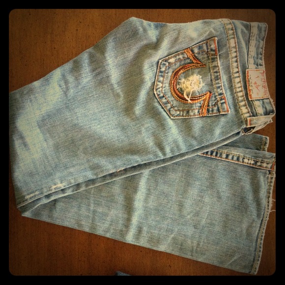 SOLD Women's authentic True Religion jeans