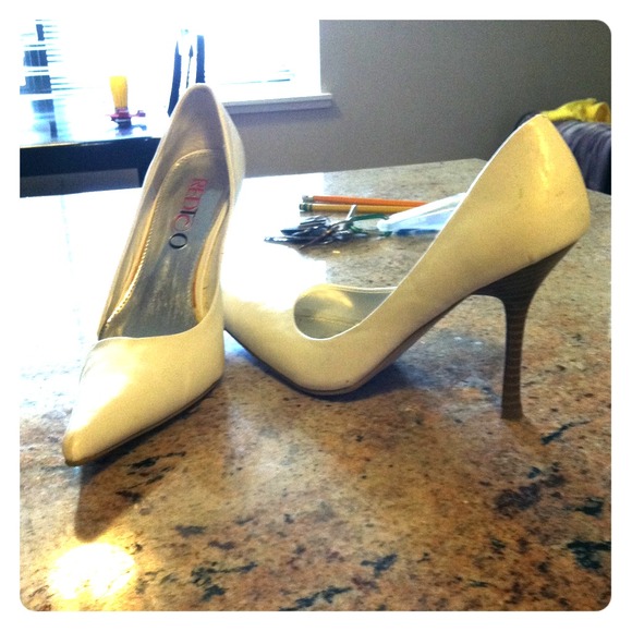 White heels - Picture 1 of 3