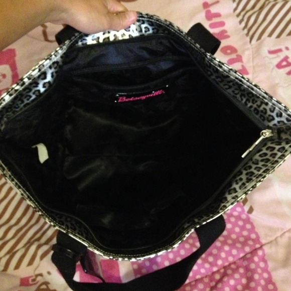 Betsey Johnson tote bag! ❤ - Picture 3 of 4
