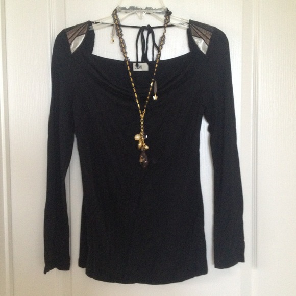 Tops - 💭👣HOLD👣💭Long sleeve top with long necklace