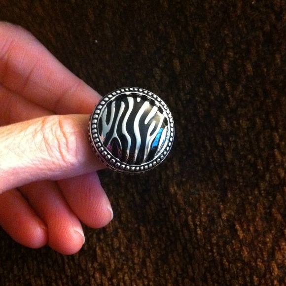 Safari ring