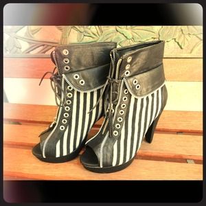 parisian Boots - Edgy black and white booties parisian Boots - Edgy black and white booties