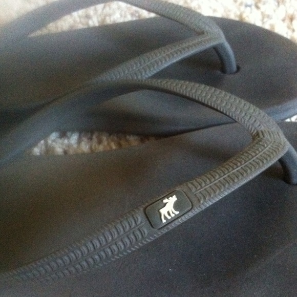 Abercrombie & Fitch Shoes - 🔴Sold🔴Dark grey Abercrombie flip flops