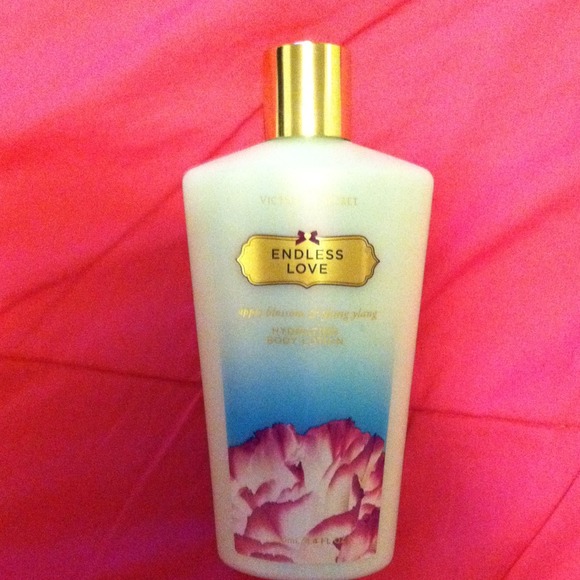 🌟SOLD🌟Victoria Secret Body Lotion