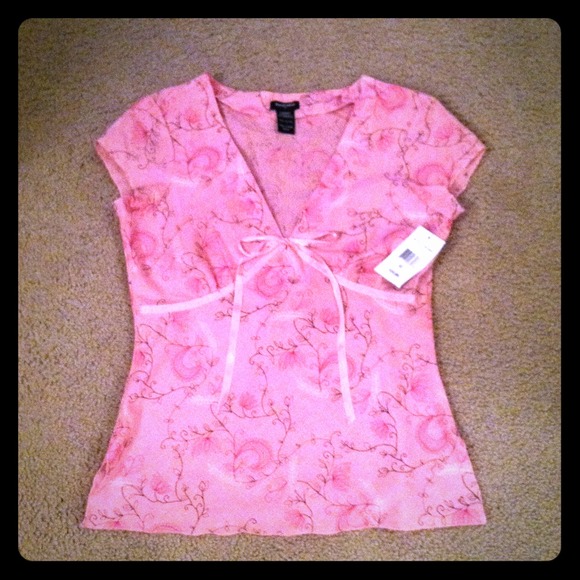 NWT Pink top with bow