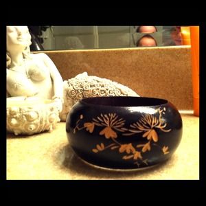 REDUCED PRICE💰💰💕Big wooden bangle bracelet.