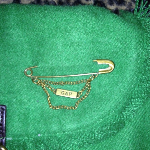 GAP - Picture 4 of 4